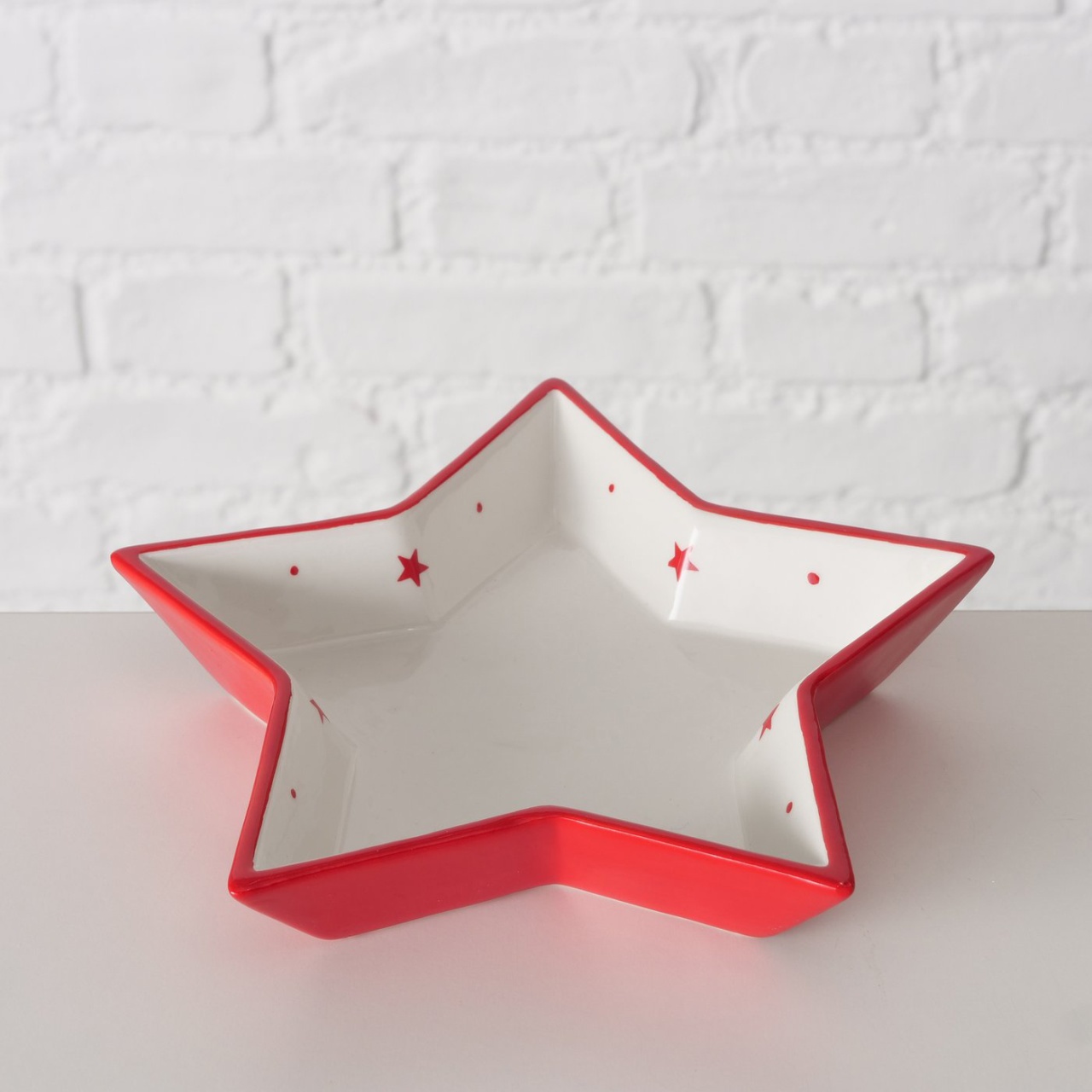 Schale in Sternform mit Sternen, H ca 3,5 cm, rot